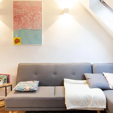 Design Studio With Mezzanine In Montmartre Appartamento